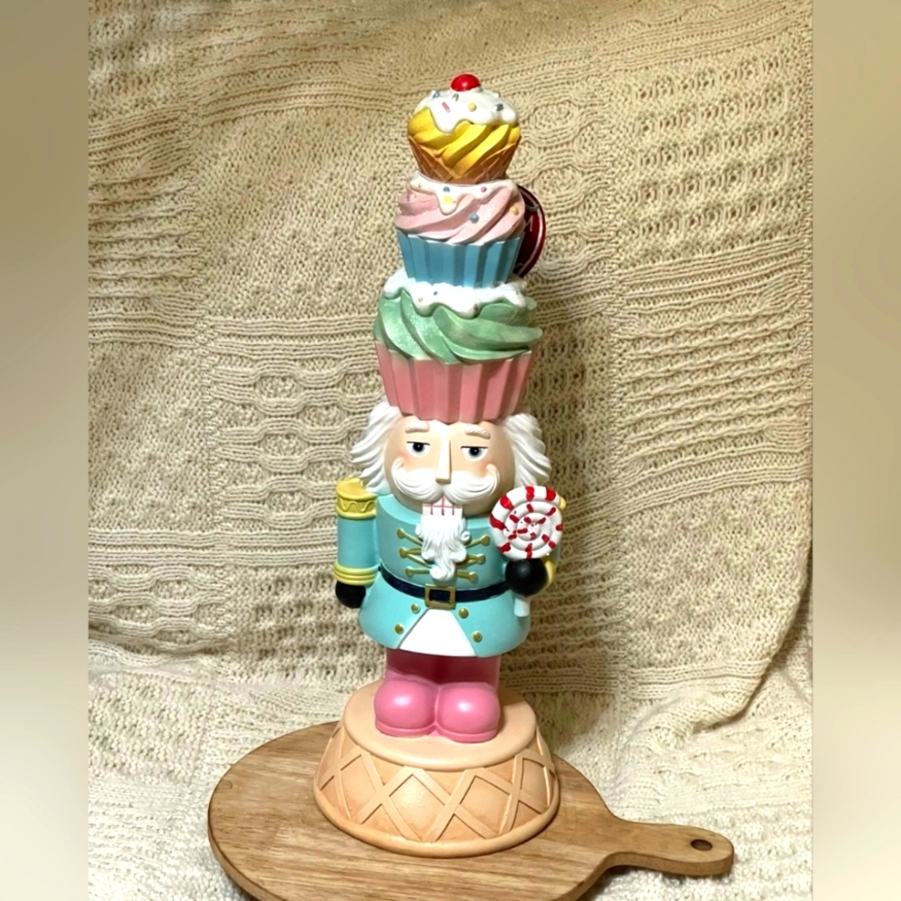 HTF Sugarplum Dream Pastel cupcake Nutcrack